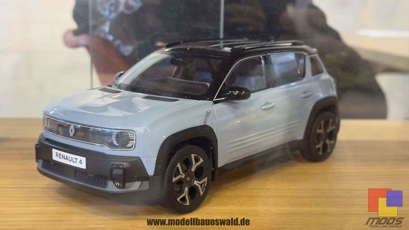 1:18 Norev - Renault 4 E-Tech 100% Electric 2025 Cloud Blue 1:18 Norev - Renault 4 E-Tech 100% Electric 2025 Cloud Blue