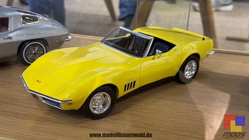 1:18 Norev - Chevrolet Corvette Convertible 1969 Daytona Yellow 1:18 Norev - Chevrolet Corvette Convertible 1969 Daytona Yellow