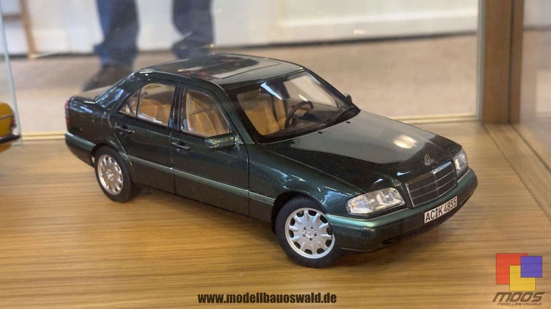 1:18 Norev - Mercedes-Benz C-Class 1993 Malachit Green