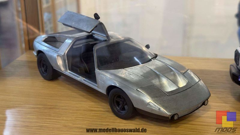 1:18 Norev - Mercedes-Benz C 111/II 1970 White Autumn metallic