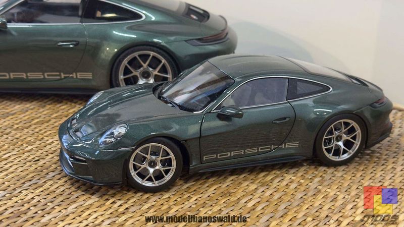 1:18 Norev - Porsche 911 S/T 2023 Malachite green metallic 1:18 Norev - Porsche 911 S/T 2023 Malachite green metallic