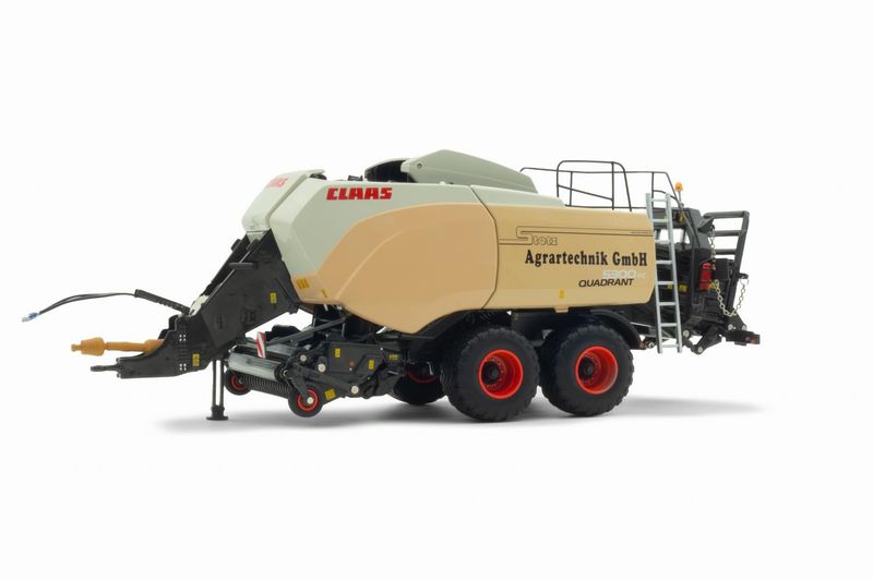1:32 ROS Models - Claas Quadrant 5300 FC Stotz 1:32 ROS Models - Claas Quadrant 5300 FC Stotz