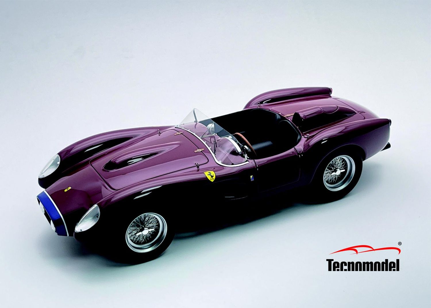 1:18 Tecnomodel - Ferrari 250 TR Pontoon-Fender Street Version 1958 Rosso Mugello - Blue Nose
