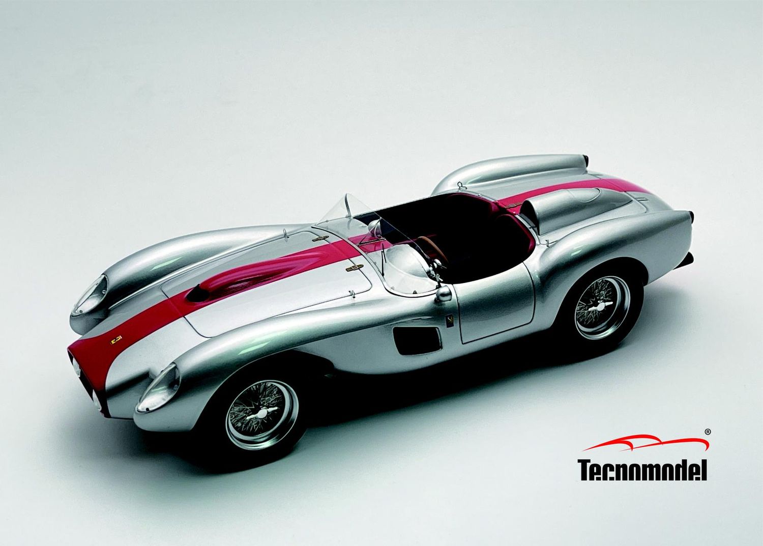 1:18 Tecnomodel - Ferrari 250 TR Pontoon-Fender street version 1958 Metallic Silver- Red Stripe