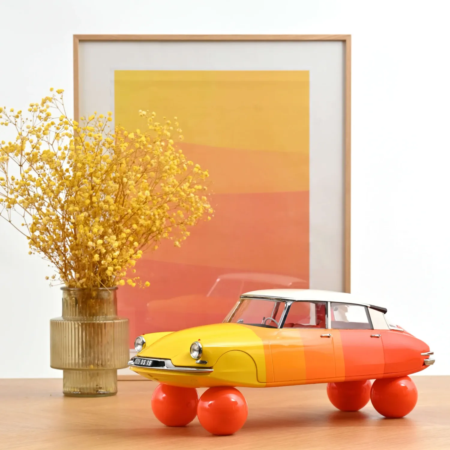 1:12 Norev - Citroën DS 19 sur boules 1959 Nuancier d'Orange