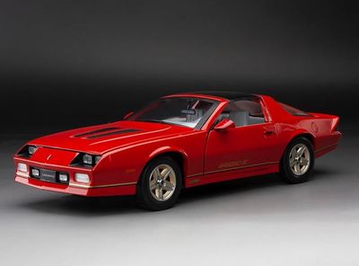 1:18 Sunstar - 1985 Chevrolet Camaro IROC, red 1:18 Sunstar - 1985 Chevrolet Camaro IROC, red