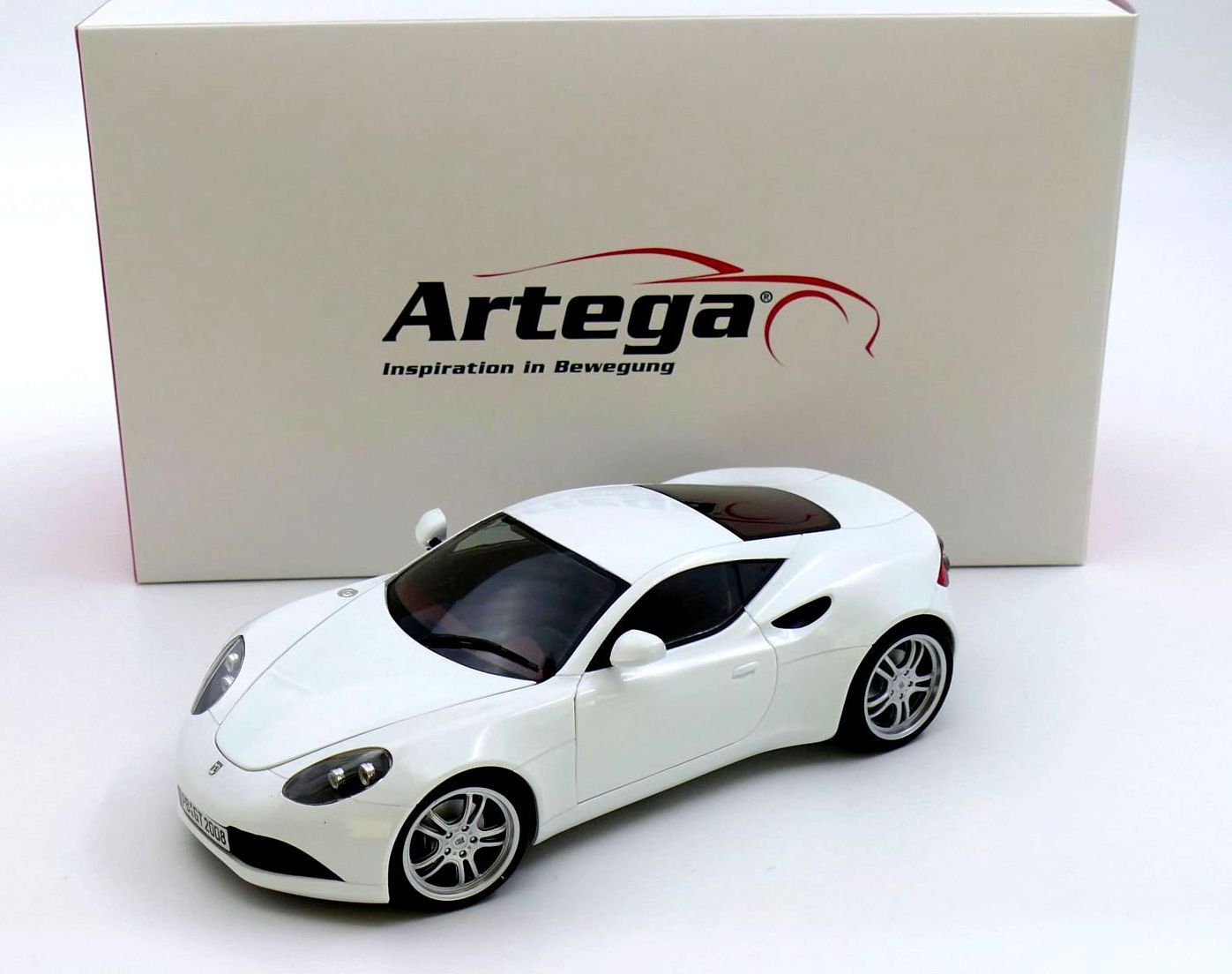 1:18 Revell - Artega GT - snow white