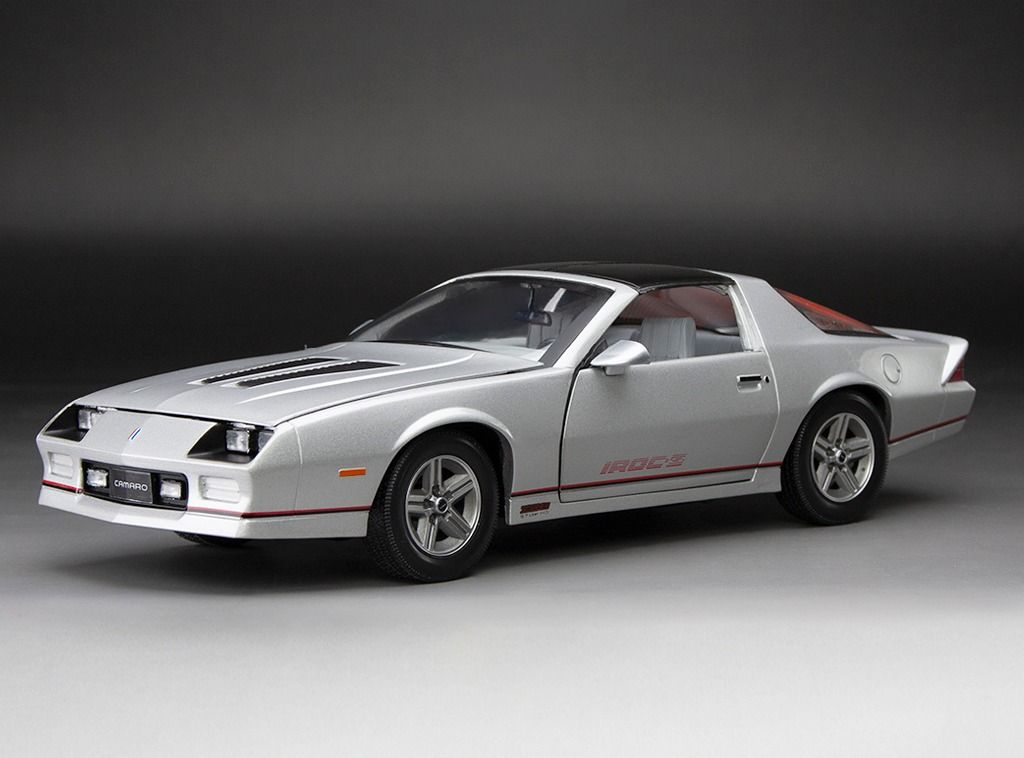 1:18 Sunstar - 1985 Chevrolet Camaro IROC, silver