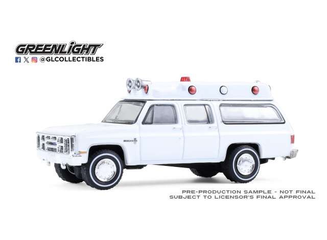 1:64 Greenlight - 1983 Chevrolet Suburban K20 Custom Deluxe Ambulance, plain white
