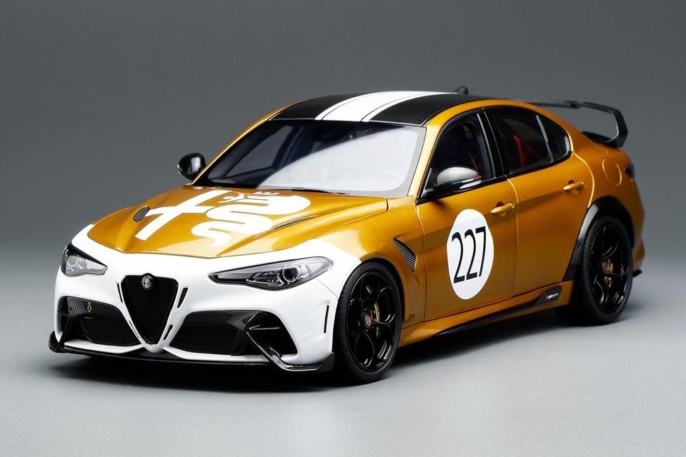 1:18 Motorhelix - 2021 Alfa Romeo Giulia GTAm #227 Gold White