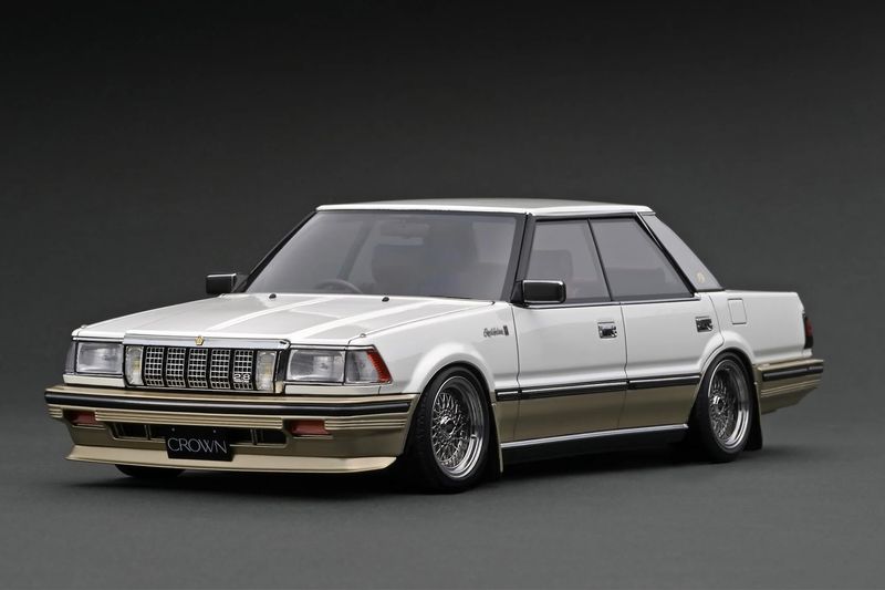 1:18 Ignition - Toyota Crown 2.8 Royal Saloon G (120), pearl white/gold 1:18 Ignition - Toyota Crown 2.8 Royal Saloon G (120), pearl white/gold