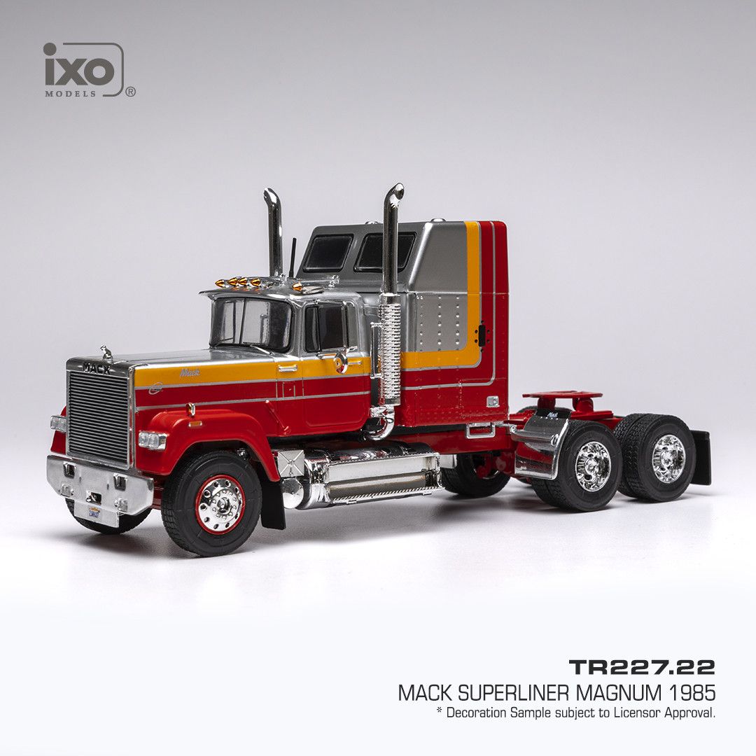 1:43 Ixo - Mack Superliner Magnum, silber/rot, 1985