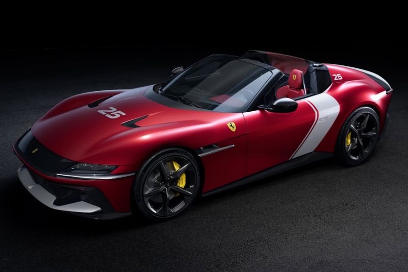 1:43 Looksmart - Ferrari 12 Cilindri Spider Rosso Racing 2025 Matt 1:43 Looksmart - Ferrari 12 Cilindri Spider Rosso Racing 2025 Matt