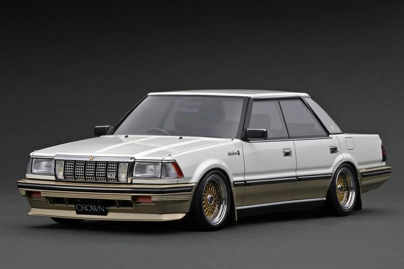 1:18 Ignition - Toyota Crown 3.0 Royal Saloon G (120), pearl white/gold 1:18 Ignition - Toyota Crown 3.0 Royal Saloon G (120), pearl white/gold