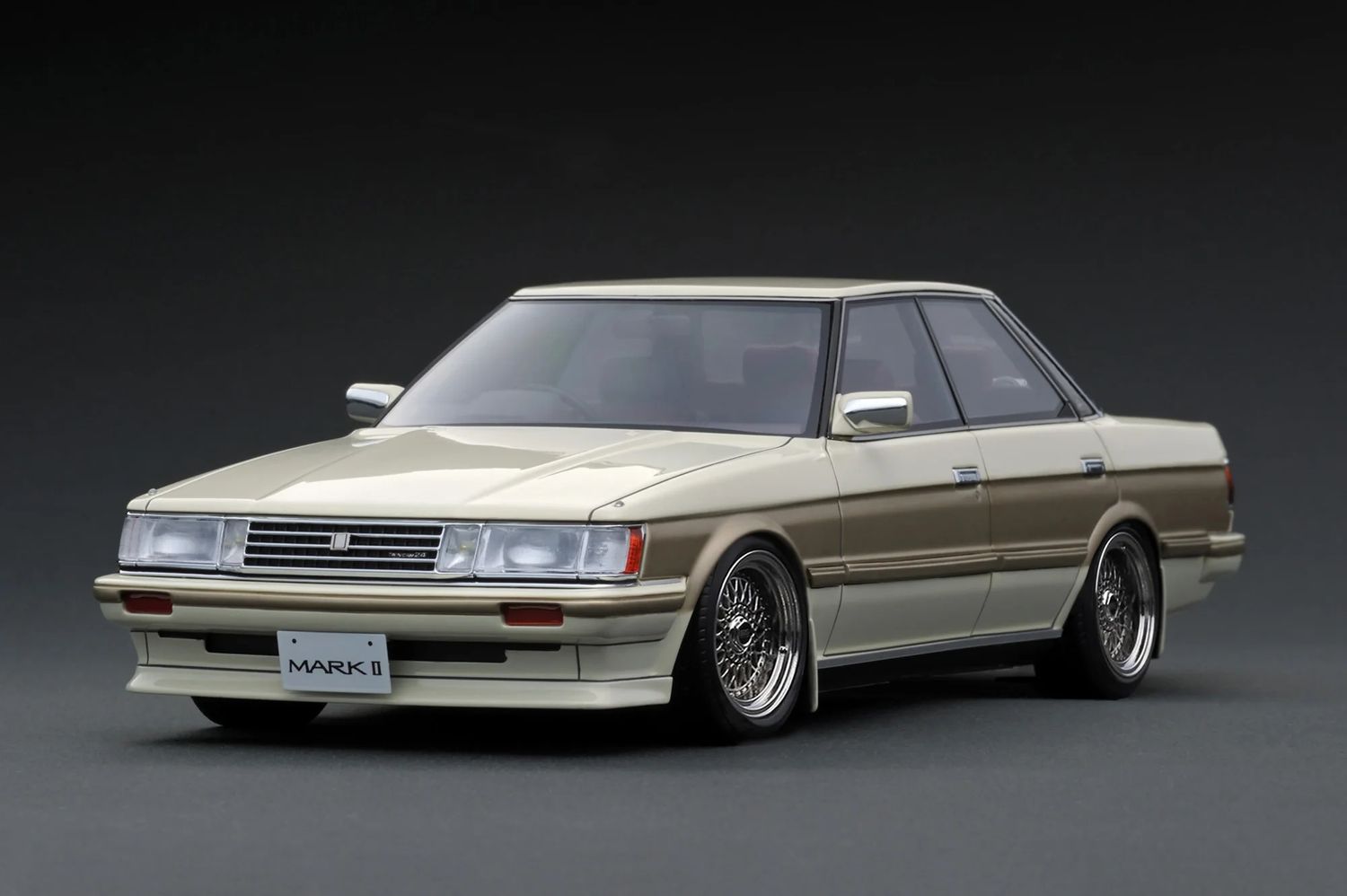 1:18 Ignition - Toyota Mark II Grande (GX71), pearl white/gold