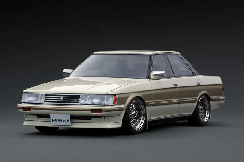 1:18 Ignition - Toyota Mark II Grande (GX71), pearl white/gold 1:18 Ignition - Toyota Mark II Grande (GX71), pearl white/gold