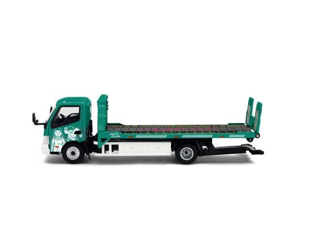 1:64 Tiny Toys - Hino 300 Tow Truck *Squid Game 2*, green 1:64 Tiny Toys - Hino 300 Tow Truck *Squid Game 2*, green