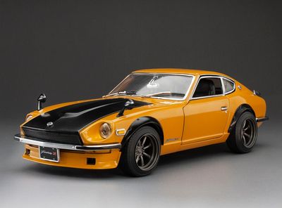 1:18 Sunstar - Datsun Fairlady Z (S30), orange/carbon, RHD, 1970 1:18 Sunstar - Datsun Fairlady Z (S30), orange/carbon, RHD, 1970