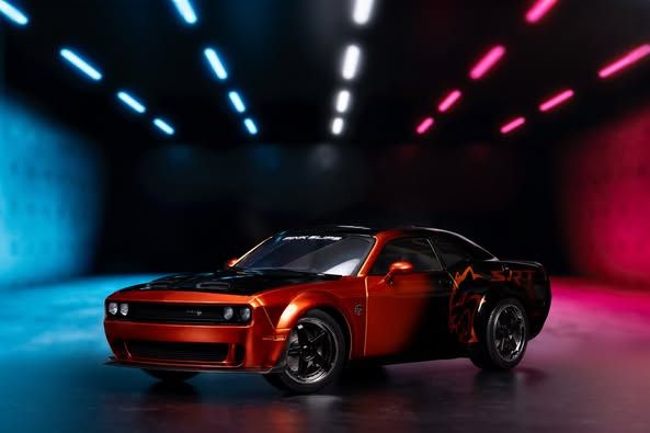 1:18 Jada Toys - 2015 Dodge Challenger SRT Hellcat Redeye Widebody *Pink Slips*, red/black 1:18 Jada Toys - 2015 Dodge Challenger SRT Hellcat Redeye Widebody *Pink Slips*, red/black