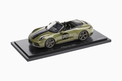 1:18 Porsche Dealer - Porsche 911 992 Cabrio Spirit 70 2025 Olive Neo Green 1:18 Porsche Dealer - Porsche 911 992 Cabrio Spirit 70 2025 Olive Neo Green