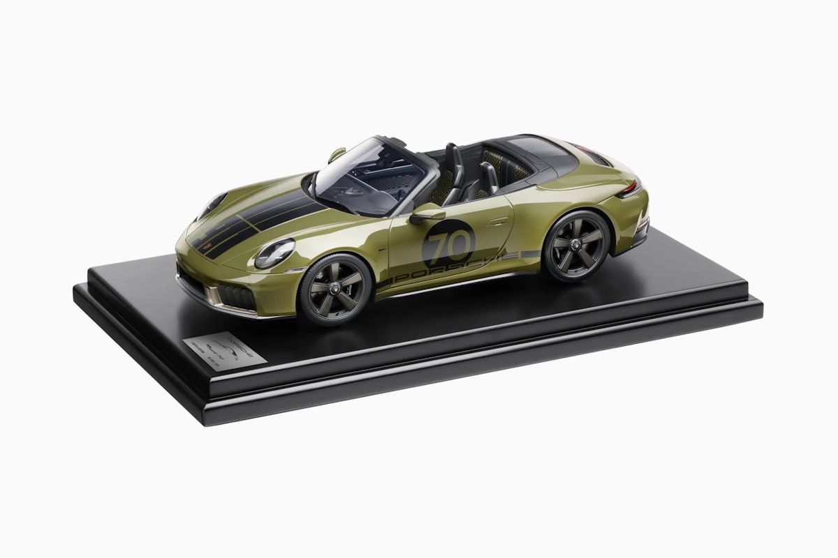 1:12 Porsche Dealer - Porsche 911 992 Cabrio Spirit 70 2025 Olive Neo Green
