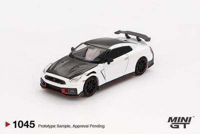 1:64 Mini GT - 2024 Nissan GTR (35) Nismo, brilliant white pearl 1:64 Mini GT - 2024 Nissan GTR (35) Nismo, brilliant white pearl