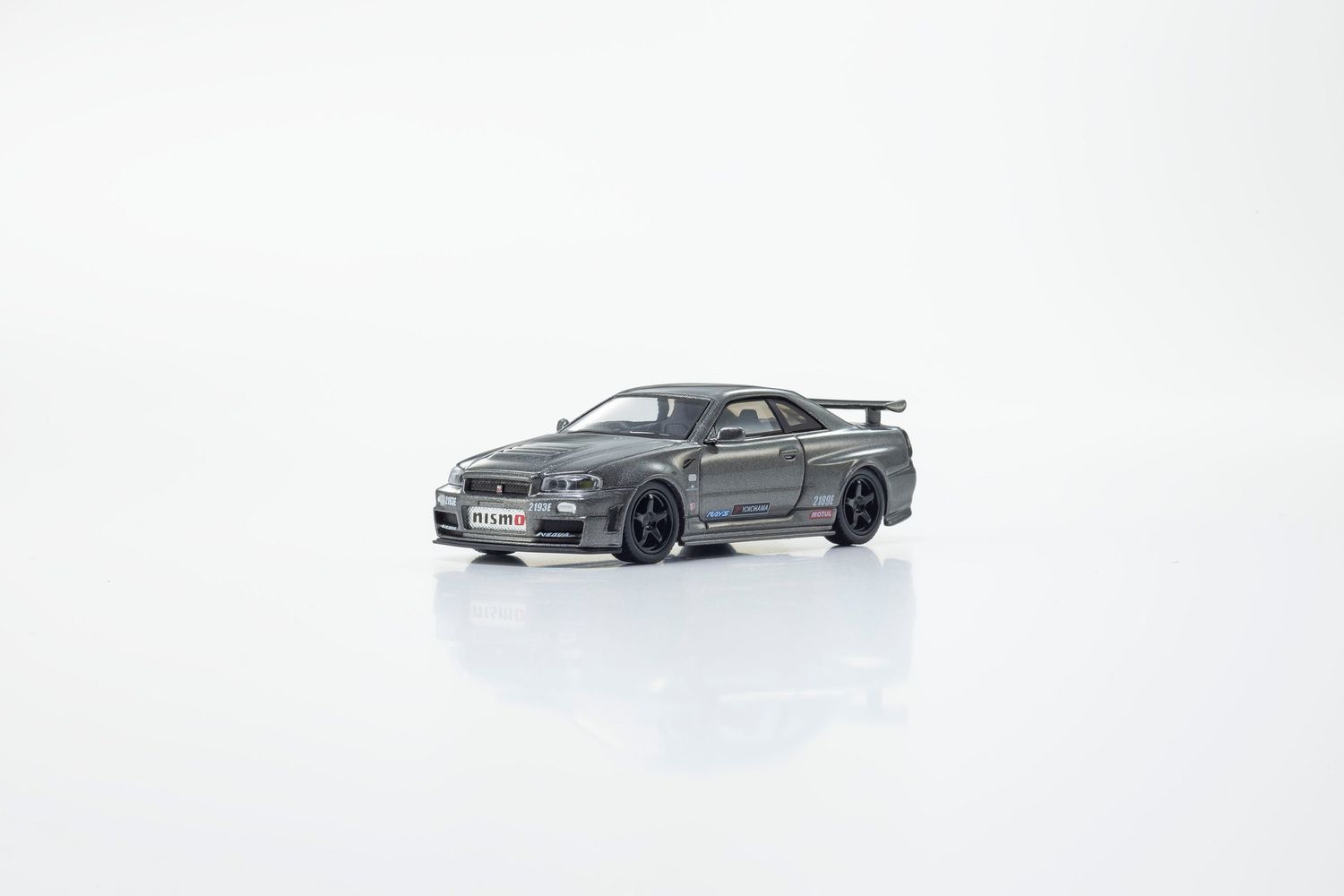 1:64 Kyosho - 2000 Nissan Skyline GT-R (BNR34) CNR Version Grey Metallic *With Light System*