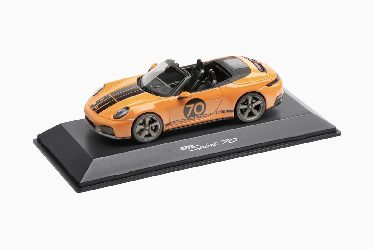 1:43 Porsche Dealer - Porsche 911 992 Cabrio Spirit 70 2025 Signal Orange