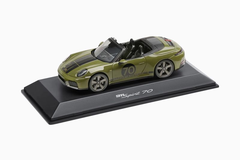 1:43 Porsche Dealer - Porsche 911 992 Cabrio Spirit 70 2025 Olive Neo Green 1:43 Porsche Dealer - Porsche 911 992 Cabrio Spirit 70 2025 Olive Neo Green