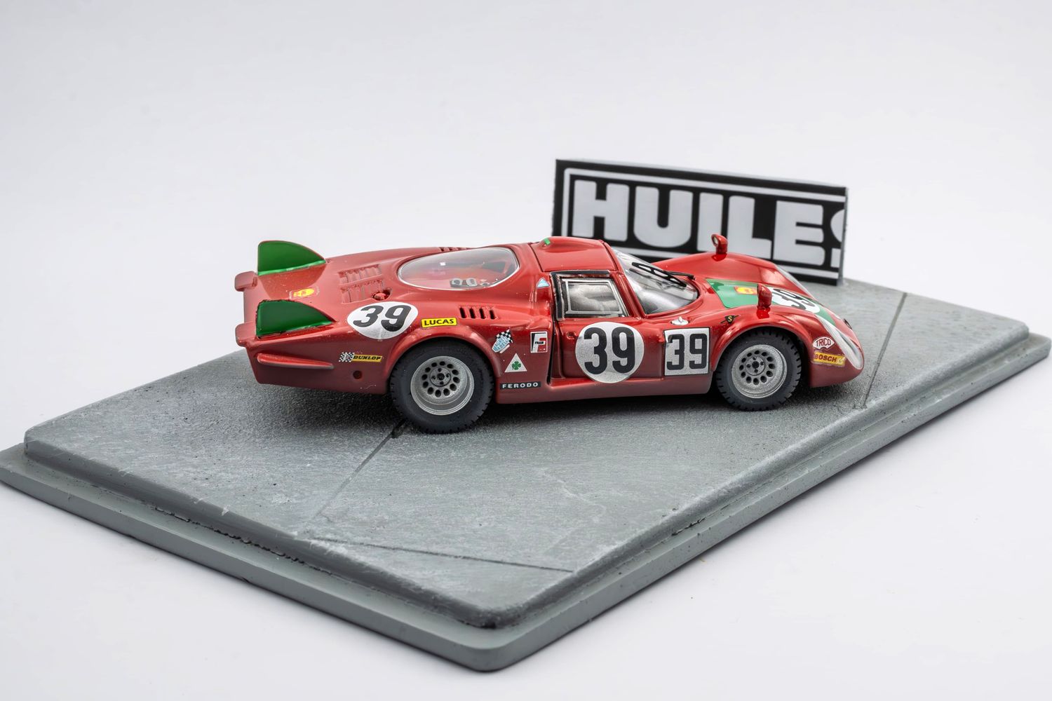 1:43 Best Model - Alfa Romeo Diorama T33.2 Team Autodelta Spa #29 24h Le Mans 1968 I. Giunti - G. Galli