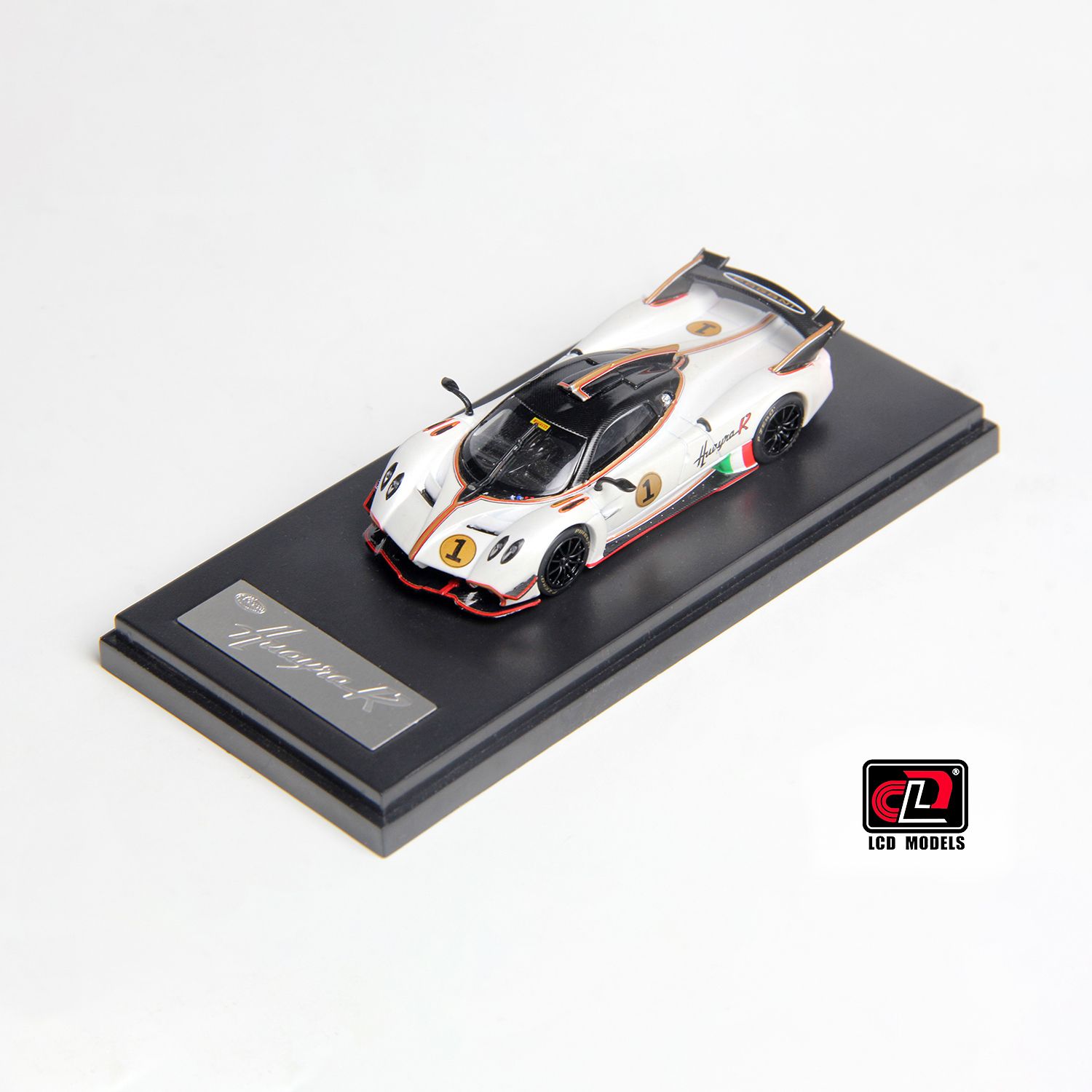 1:64 LCD Models - 2017 Pagani Huayra R #17 White