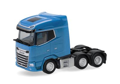 1:87 Herpa - DAF XG Zugmaschine 3achs (6x2), lichtblau 1:87 Herpa - DAF XG Zugmaschine 3achs (6x2), lichtblau