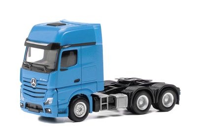 1:87 Herpa - Mercedes-Benz Actros L Gigaspace Zugmaschine 3achs (6x4), lichtblau 1:87 Herpa - Mercedes-Benz Actros L Gigaspace Zugmaschine 3achs (6x4), lichtblau