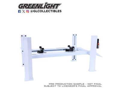 1:18 Greenlight - Four-Post Lift Evergreen, white 1:18 Greenlight - Four-Post Lift Evergreen, white