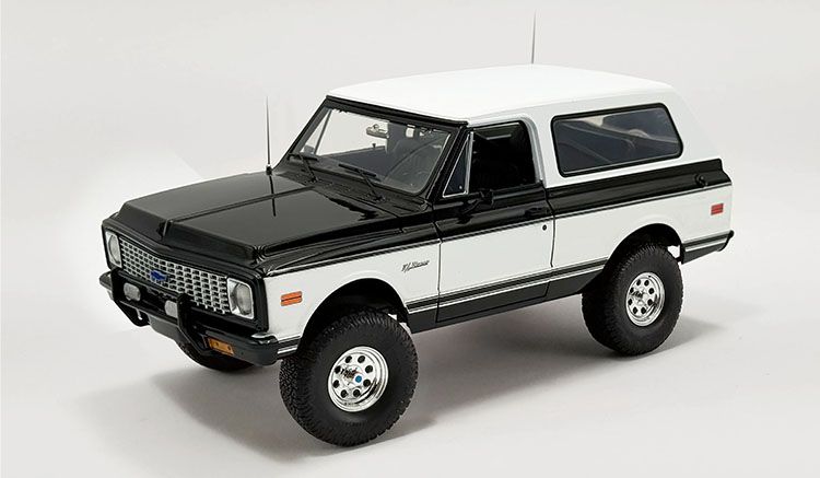 1:18 ACME - 1971 Chevrolet Blazer K5 Classic Tuxedo Black & White Two Tone