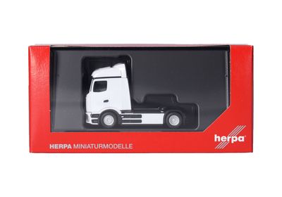 1:87 Herpa - Mercedes-Benz eActros 600 ProCabin Streamspace Zugmaschine 2achs, weiß 1:87 Herpa - Mercedes-Benz eActros 600 ProCabin Streamspace Zugmaschine 2achs, weiß
