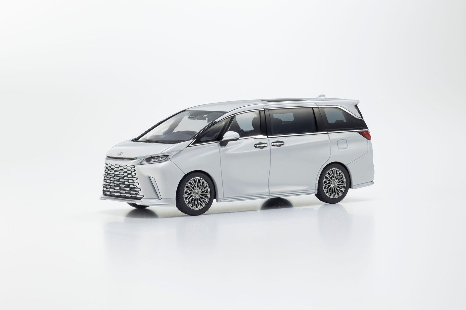 1:43 Kyosho - LEXUS LM 500h Sonic Quartz *6 Seats/Interior: Black*