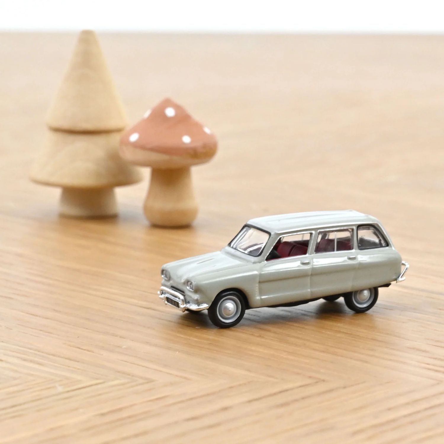 1:87 Norev - Citroën Ami 6 break 1969 Rosé Grau