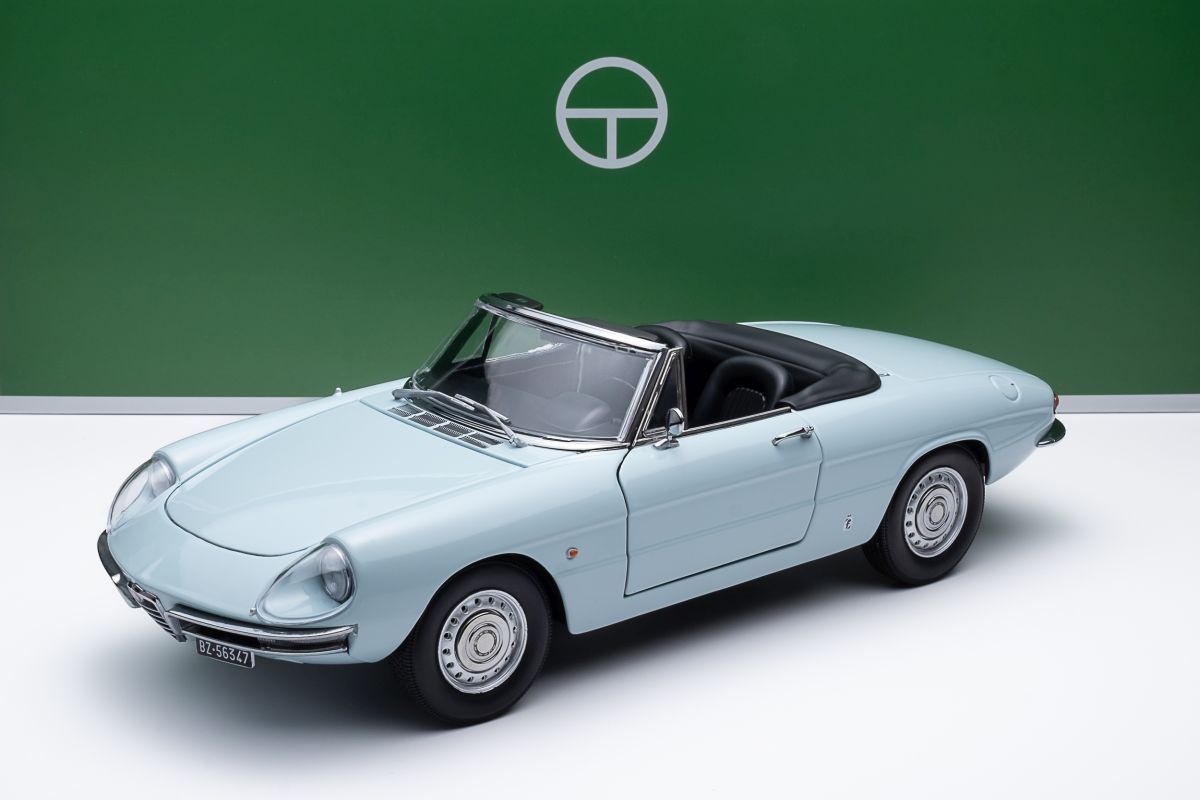 1:18 Touring Model Cars - Alfa Romeo 1600 Duetto Spider hellblau