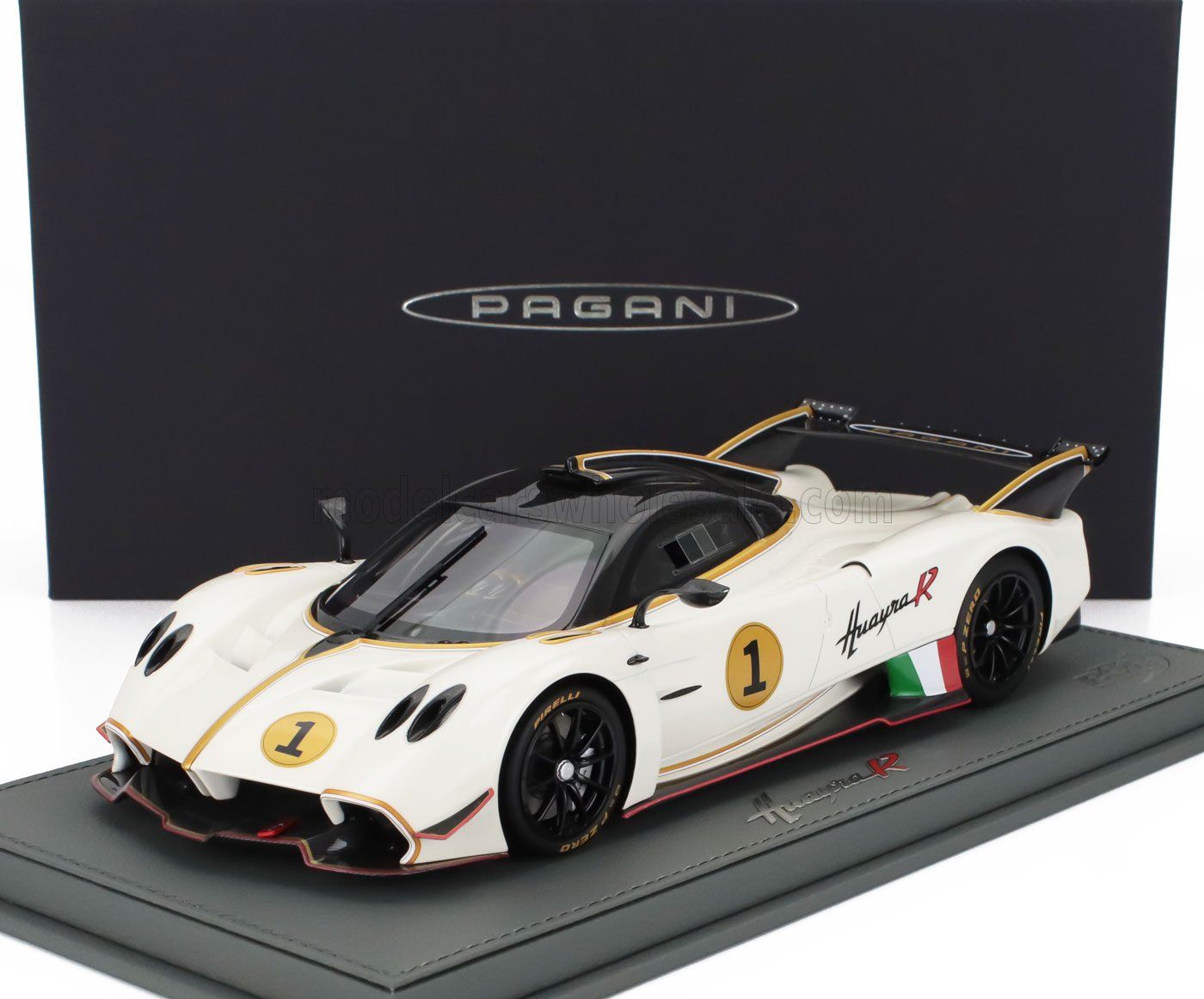 1:18 BBR - Pagani Huayra R White Benny and gloss carbon roof