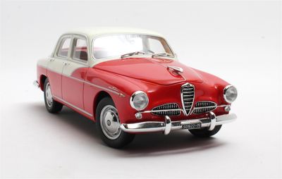 1:18 Cult Models - Alfa Romeo 1900 Super Berlina red/white 1958 1:18 Cult Models - Alfa Romeo 1900 Super Berlina red/white 1958