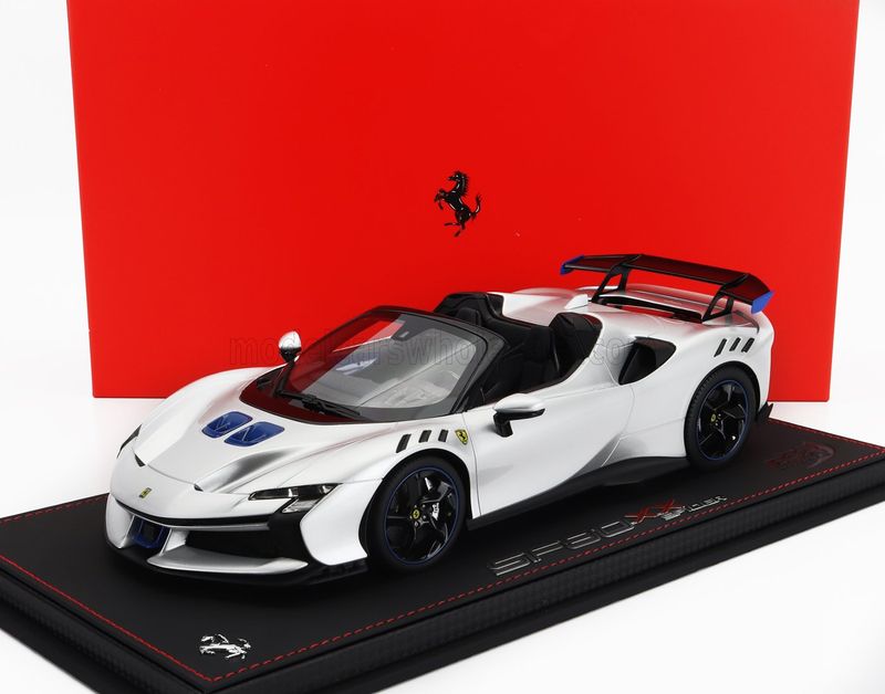 1:18 BBR - Ferrari SF90 XX Spider Nurburgring Silver 1:18 BBR - Ferrari SF90 XX Spider Nurburgring Silver