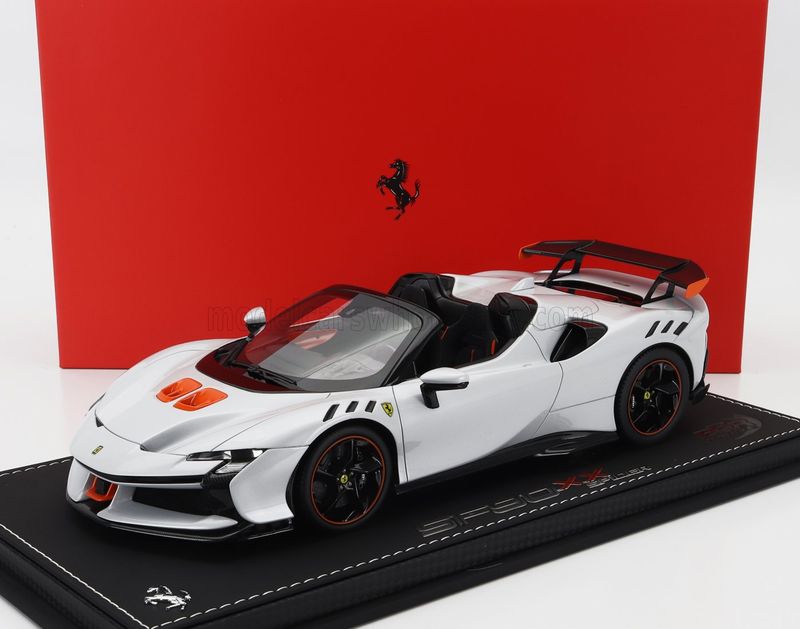 1:18 BBR - Ferrari SF90 XX Spider Bianco Artico 1:18 BBR - Ferrari SF90 XX Spider Bianco Artico