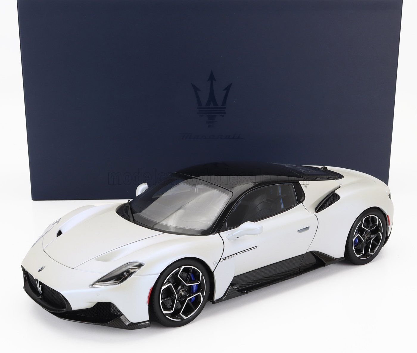 1:18 BBR - Maserati MC20 diecast full open white Audace black roof