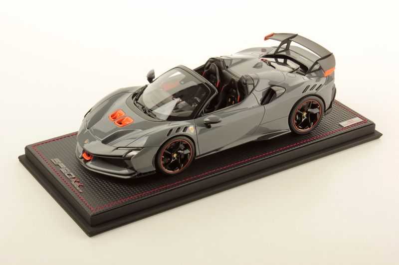 1:18 MR Collection Models - Ferrari SF90 XX Spider Grigio Nardo 1:18 MR Collection Models - Ferrari SF90 XX Spider Grigio Nardo
