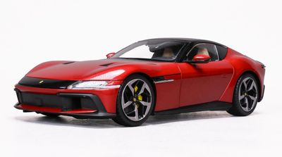 1:18 Polistil - 2025 Ferrari 12 Cilindri Rosso Imola *Mit Vitrine* 1:18 Polistil - 2025 Ferrari 12 Cilindri Rosso Imola *Mit Vitrine*