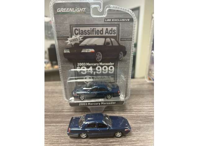1:64 Greenlight - 2003 Mercury Marauder, blue 1:64 Greenlight - 2003 Mercury Marauder, blue