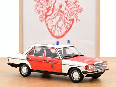 1:18 Norev - Mercedes 200 1984 Notarzt 1:18 Norev - Mercedes 200 1984 Notarzt