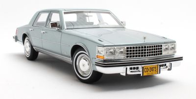 1:18 Cult Models - Cadillac Seville blue metallic 1976 1:18 Cult Models - Cadillac Seville blue metallic 1976