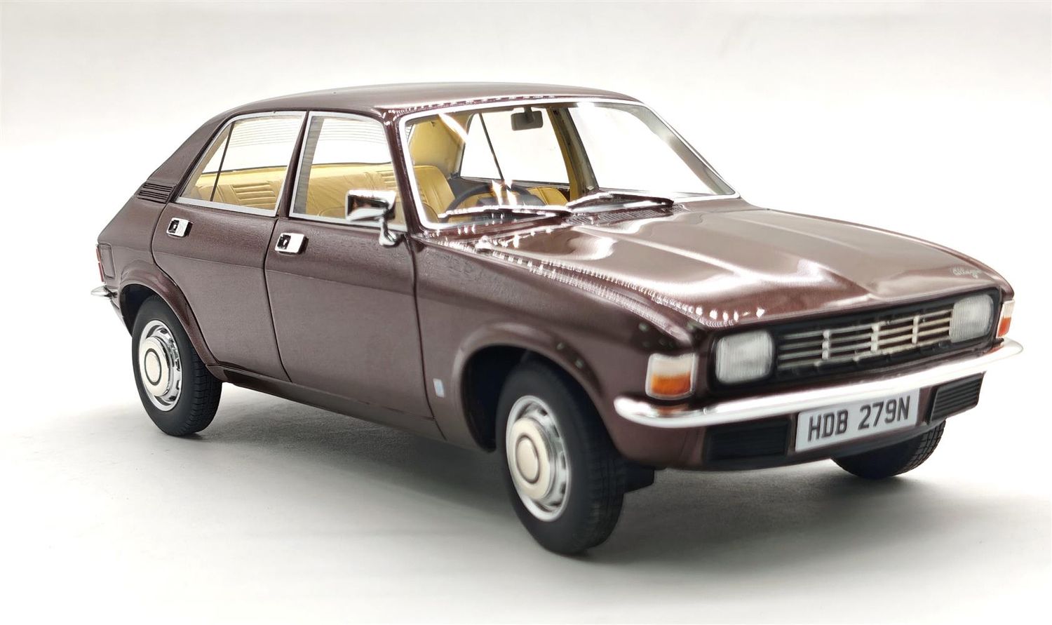 1:18 Cult Models - Austin Allegro Brazil met. brown 1973